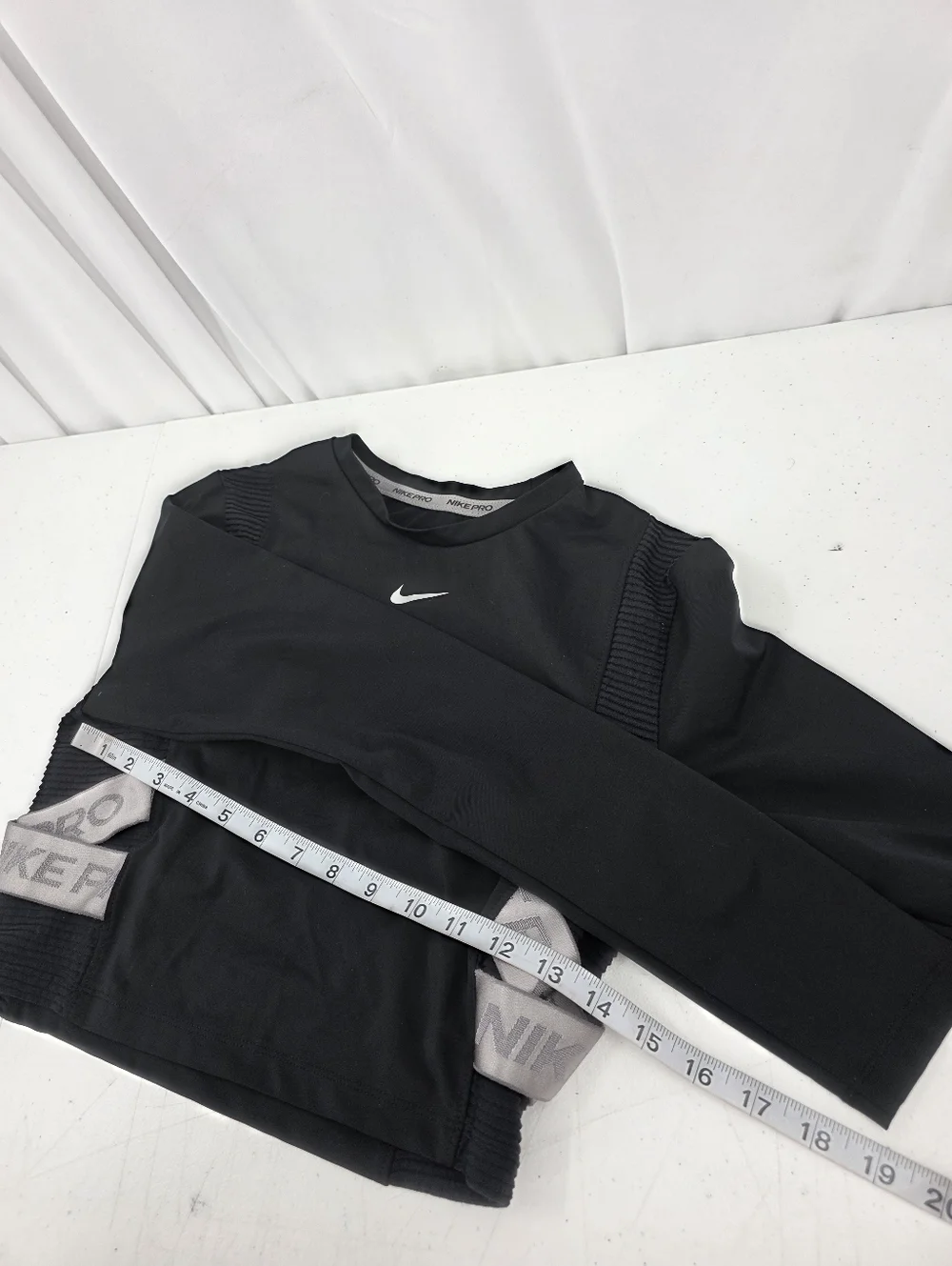 Nike Pro Aeroadapt CROPPED Long Sleeve‎ Stretch BV4134-010 Black Womens Medium.